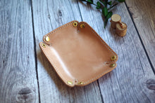 Load images into the gallery viewer,Leather tray (small)
